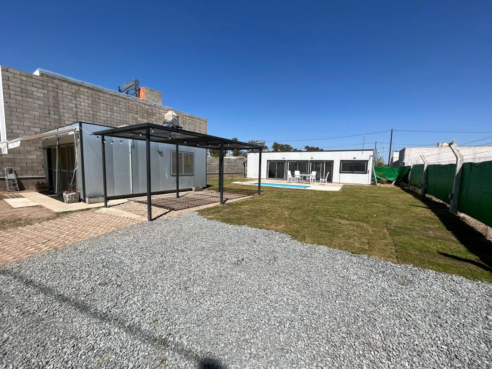 Casa quinta sustentable con asador, jardín y piscina