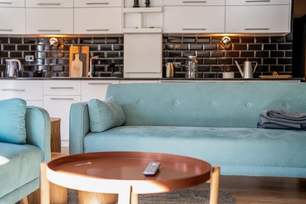 Host2U New Inn 2 BD, Fireplace, Free parking