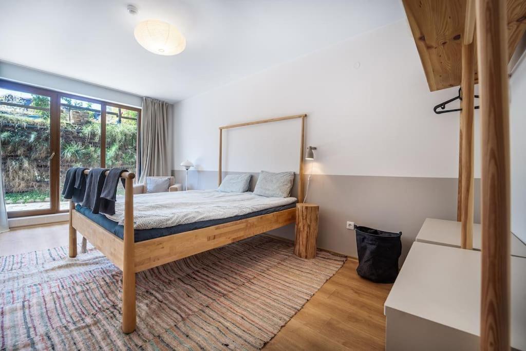 Host2U New Inn 2 BD, Fireplace, Free parking