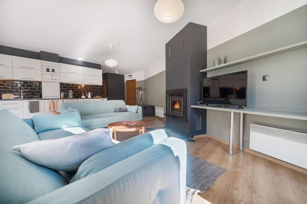 Host2U New Inn 2 BD, Fireplace, Free parking