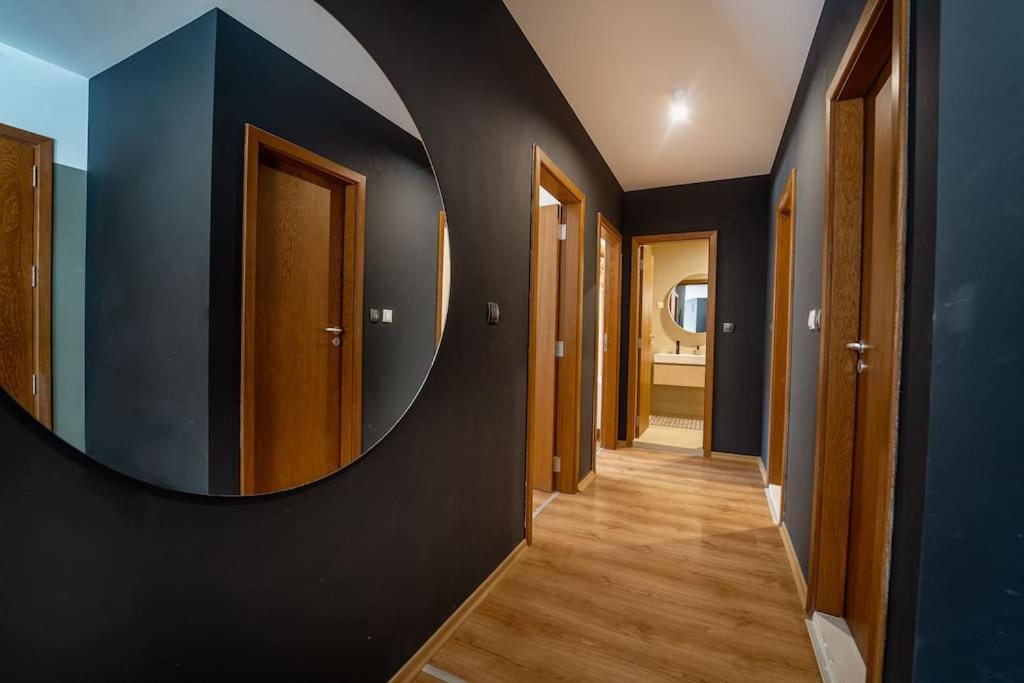 Host2U New Inn 2 BD, Fireplace, Free parking