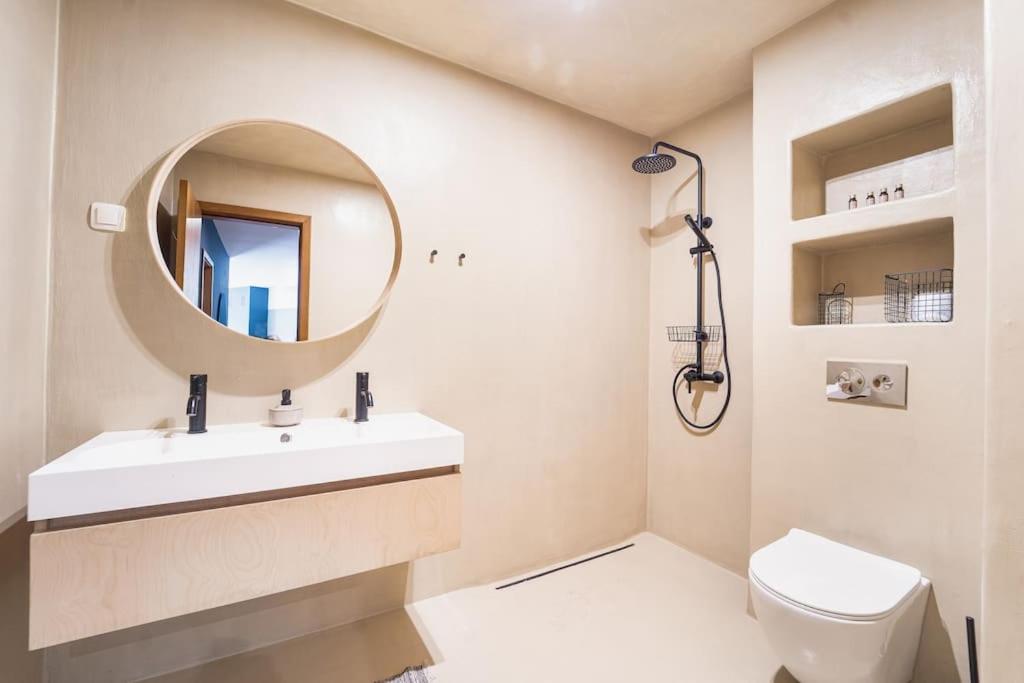Host2U New Inn 2 BD, Fireplace, Free parking