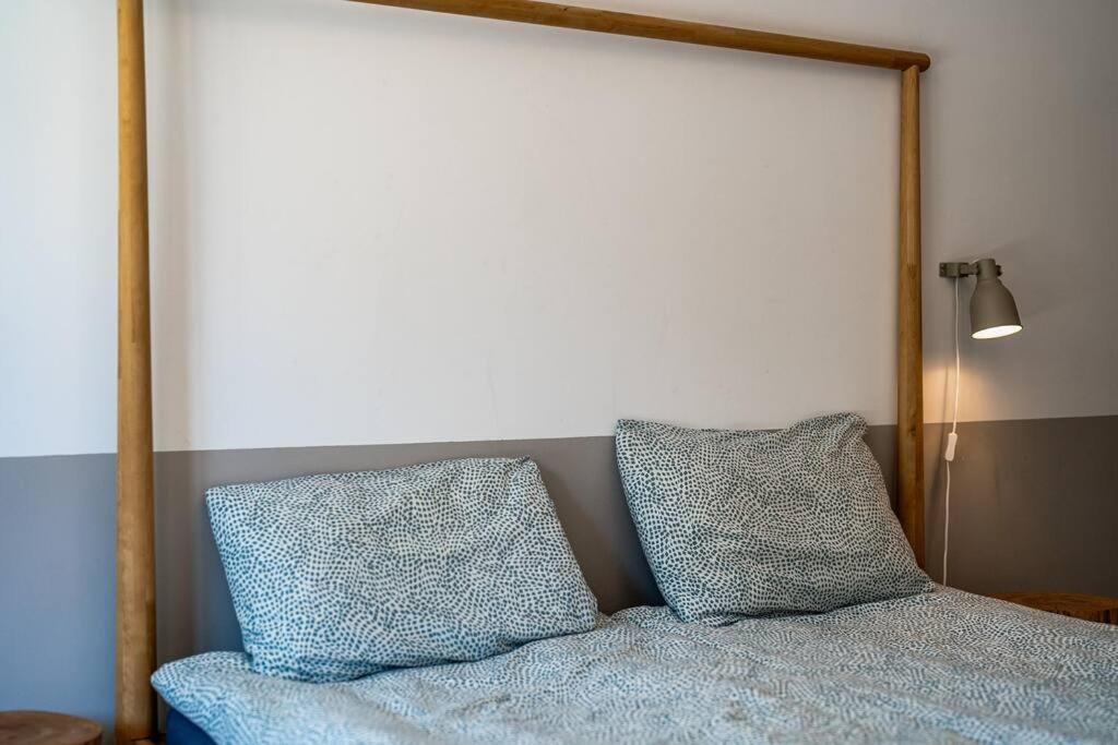 Host2U New Inn 2 BD, Fireplace, Free parking