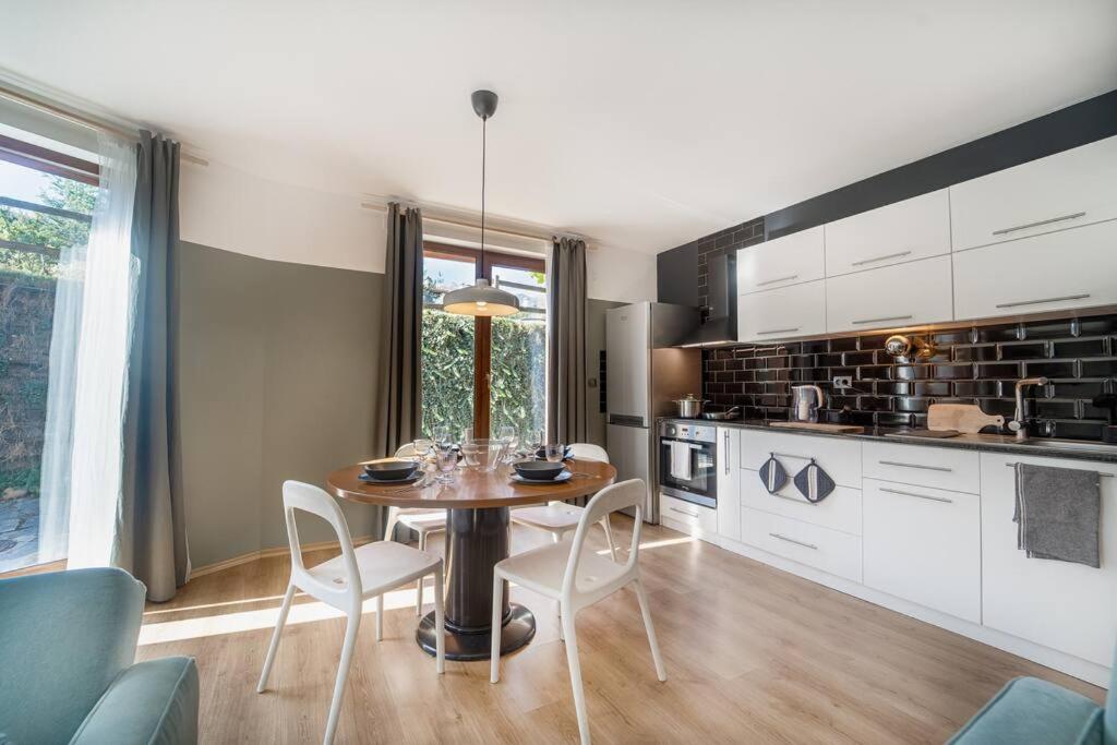 Host2U New Inn 2 BD, Fireplace, Free parking