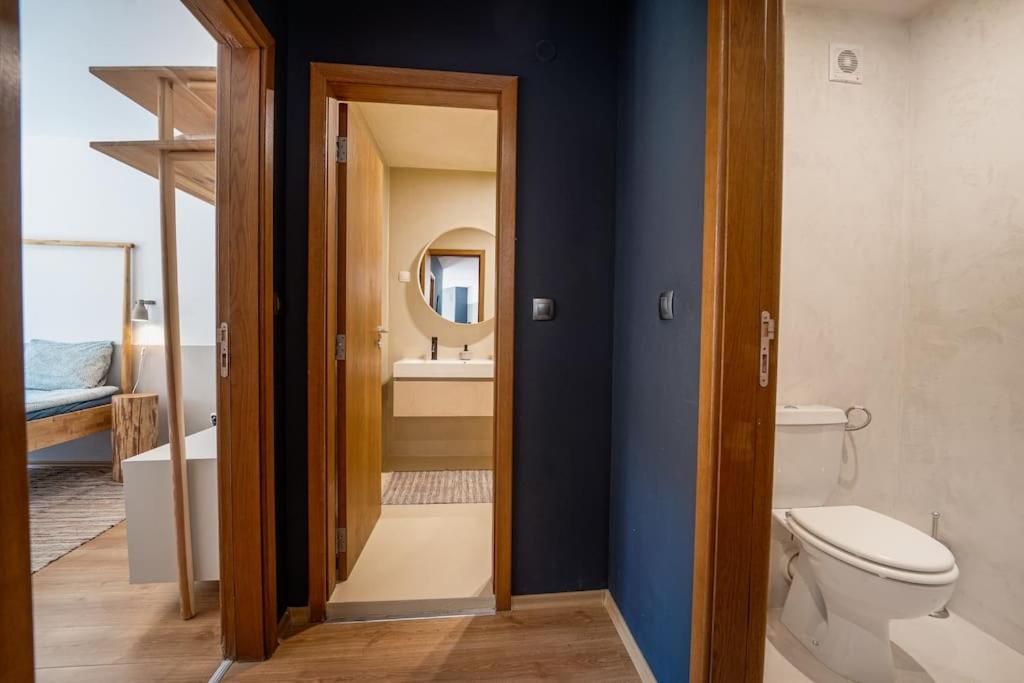 Host2U New Inn 2 BD, Fireplace, Free parking