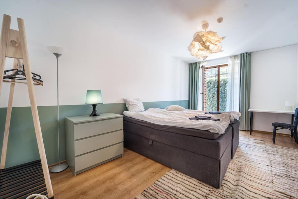 Host2U New Inn 2 BD, Fireplace, Free parking