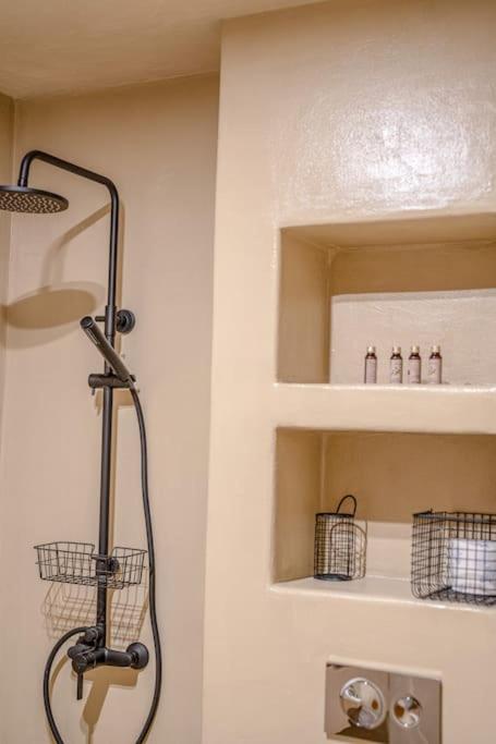 Host2U New Inn 2 BD, Fireplace, Free parking