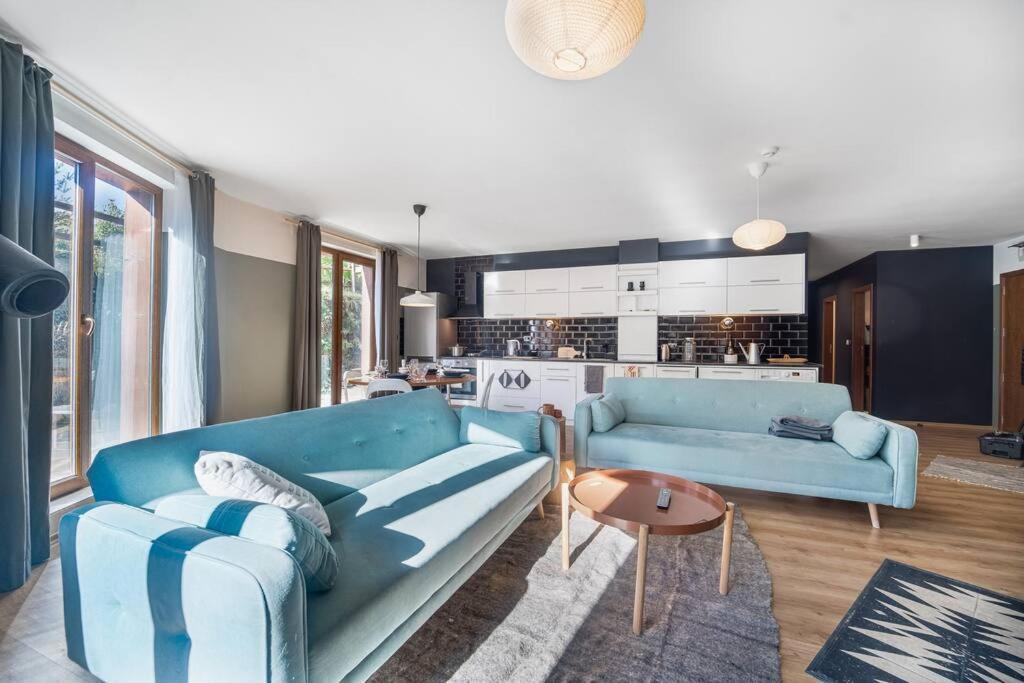 Host2U New Inn 2 BD, Fireplace, Free parking