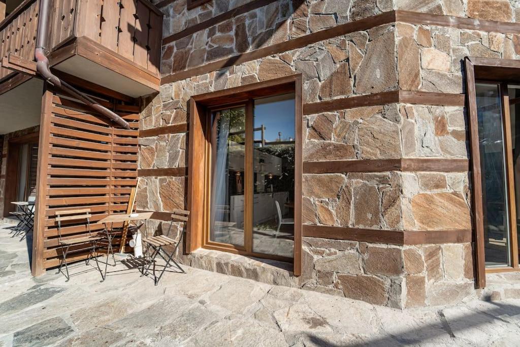Host2U New Inn 2 BD, Fireplace, Free parking