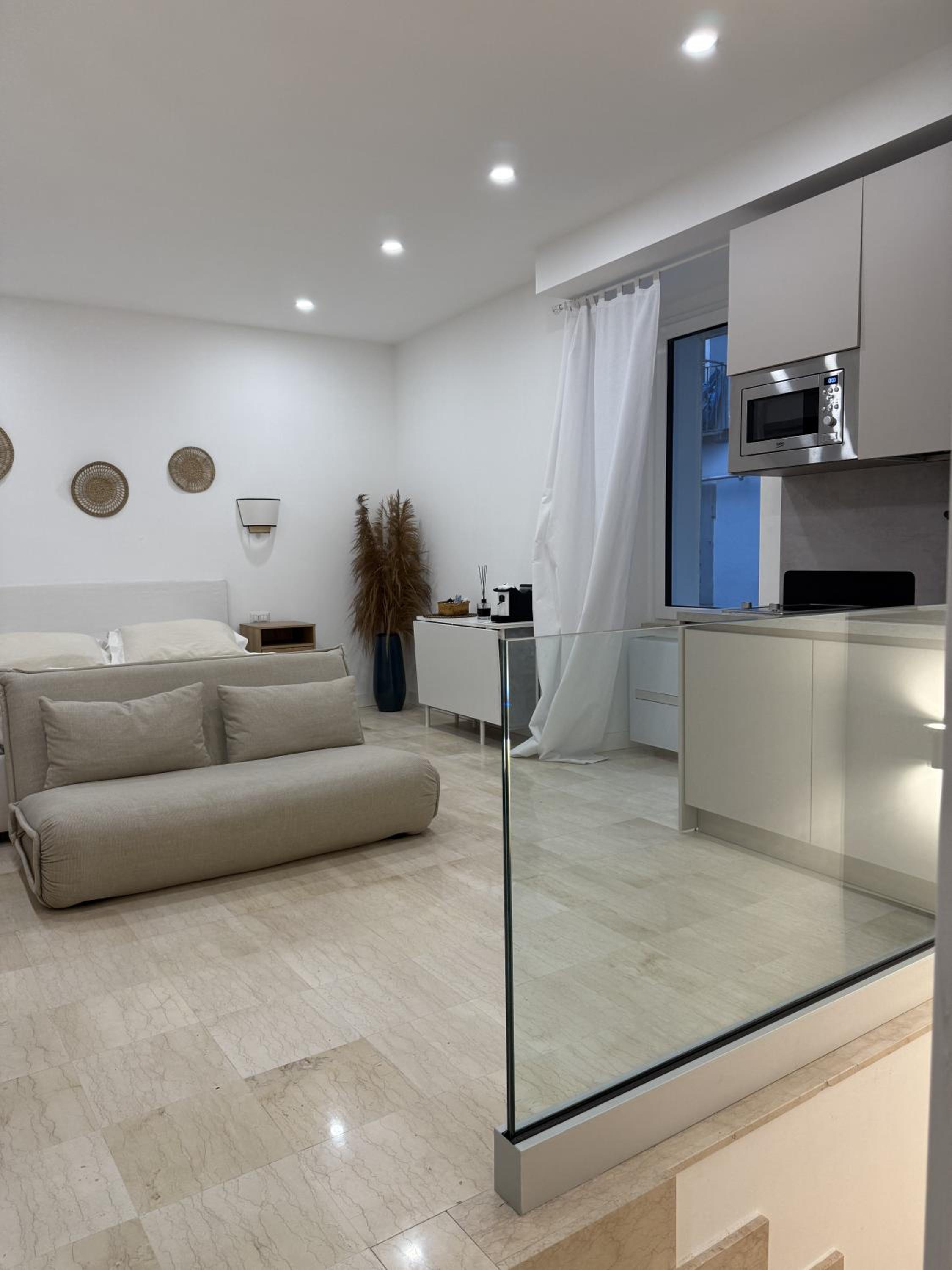 HV Suites TRIBUNALIUM