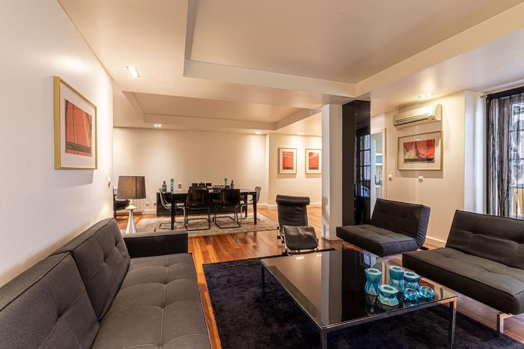 Chiado Deluxe Modern Feel 3 BR Apartment view 3