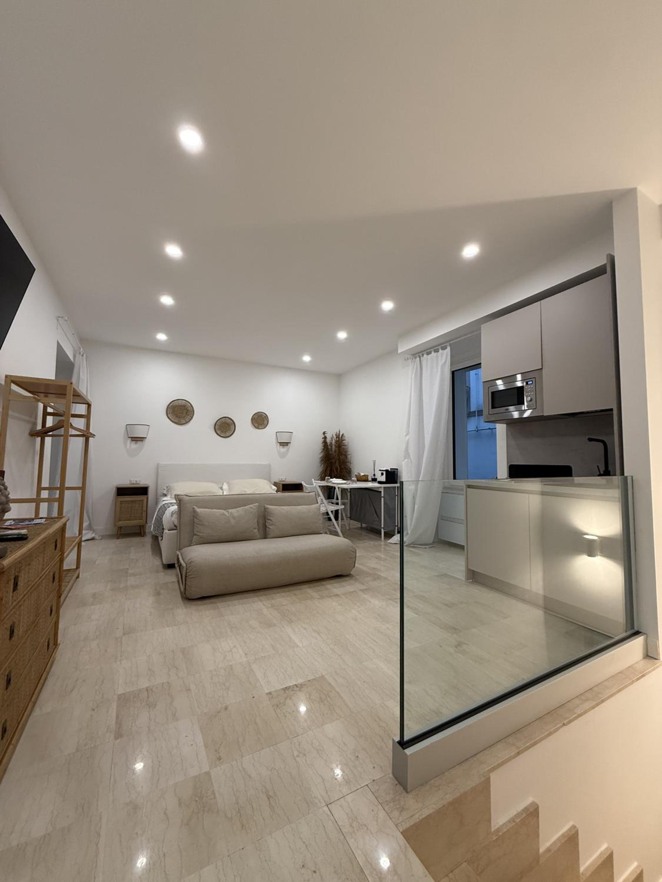HV Suites TRIBUNALIUM
