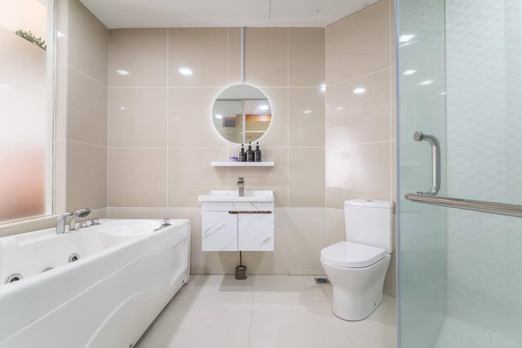 Relaxing Muji Retreat with Jacuzzi, Retro Games, MRT