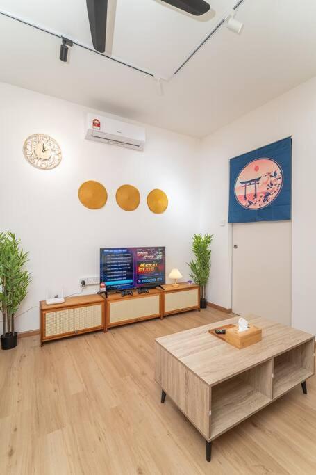 Relaxing Muji Retreat with Jacuzzi, Retro Games, MRT