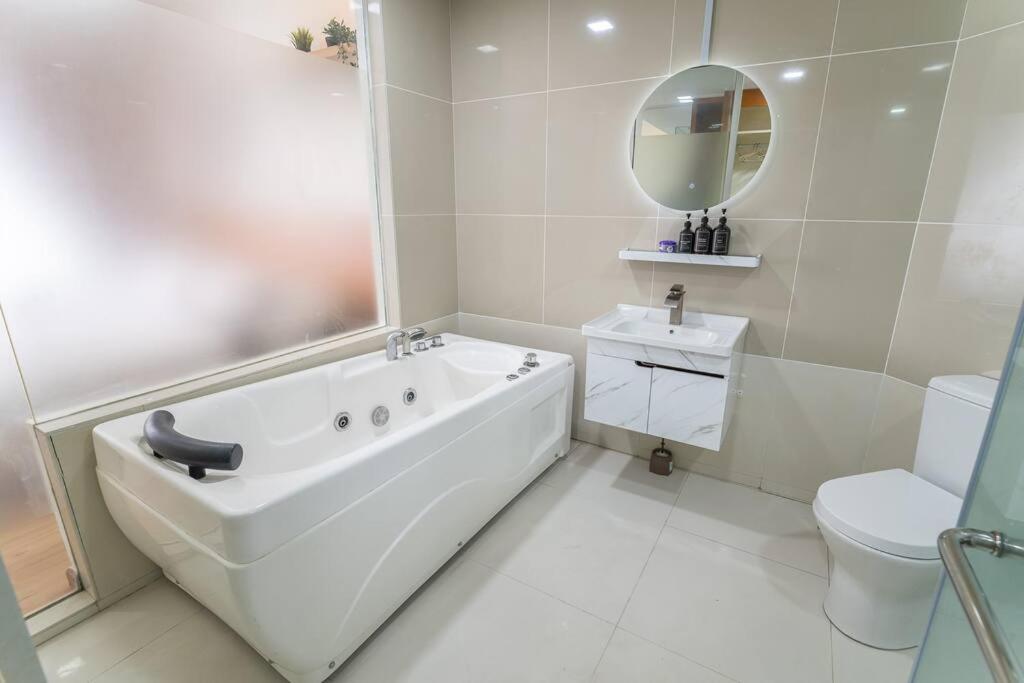 Relaxing Muji Retreat with Jacuzzi, Retro Games, MRT