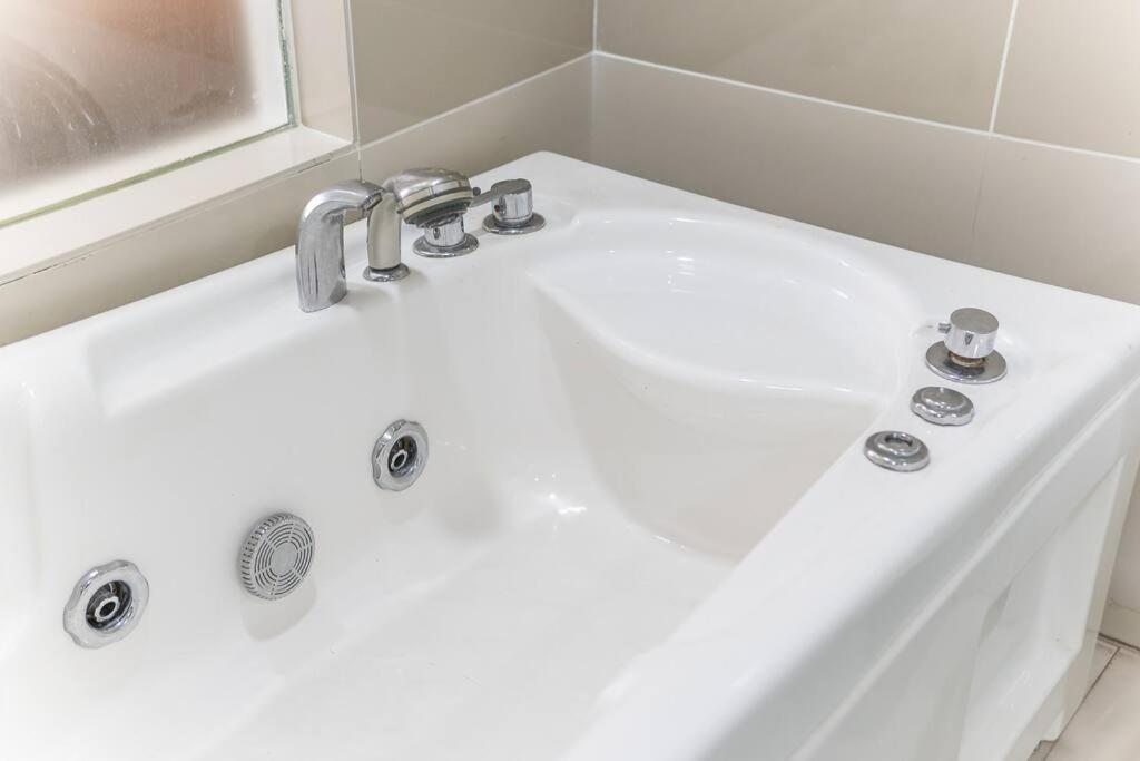 Relaxing Muji Retreat with Jacuzzi, Retro Games, MRT
