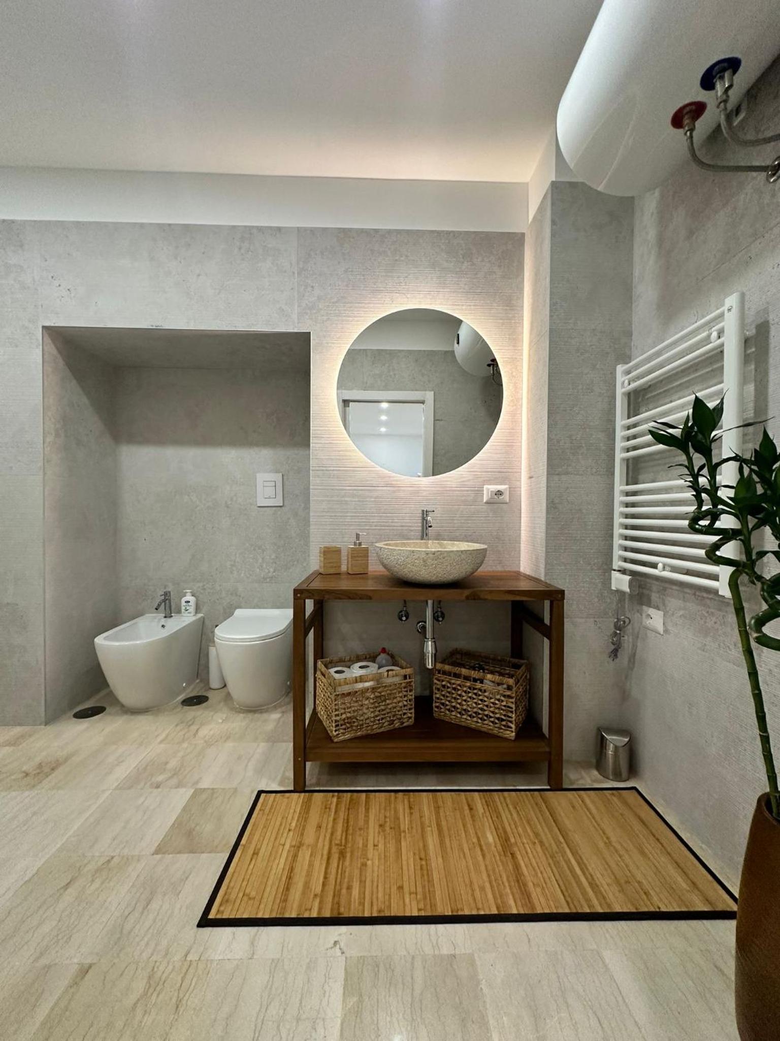 HV Suites TRIBUNALIUM
