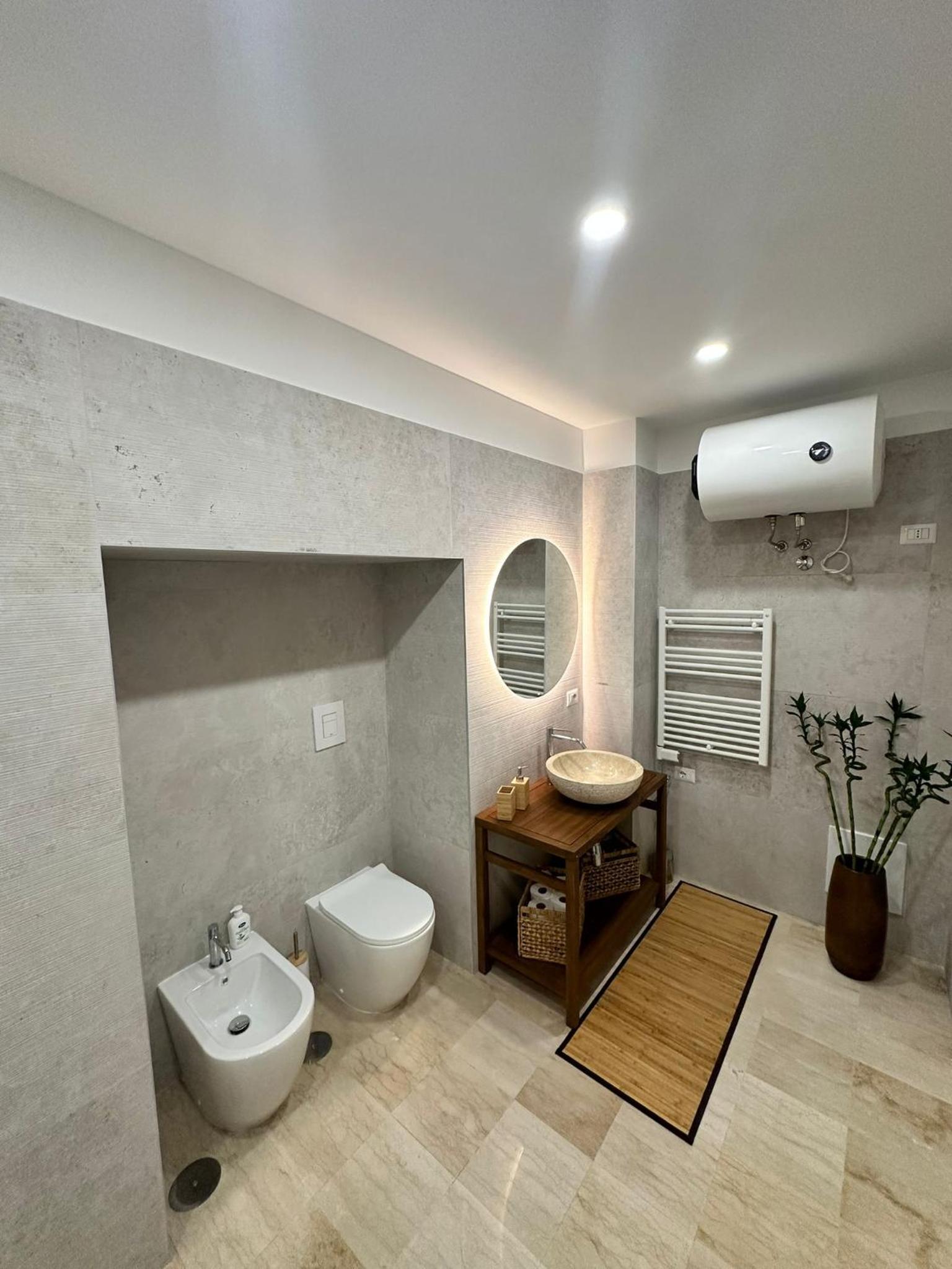 HV Suites TRIBUNALIUM