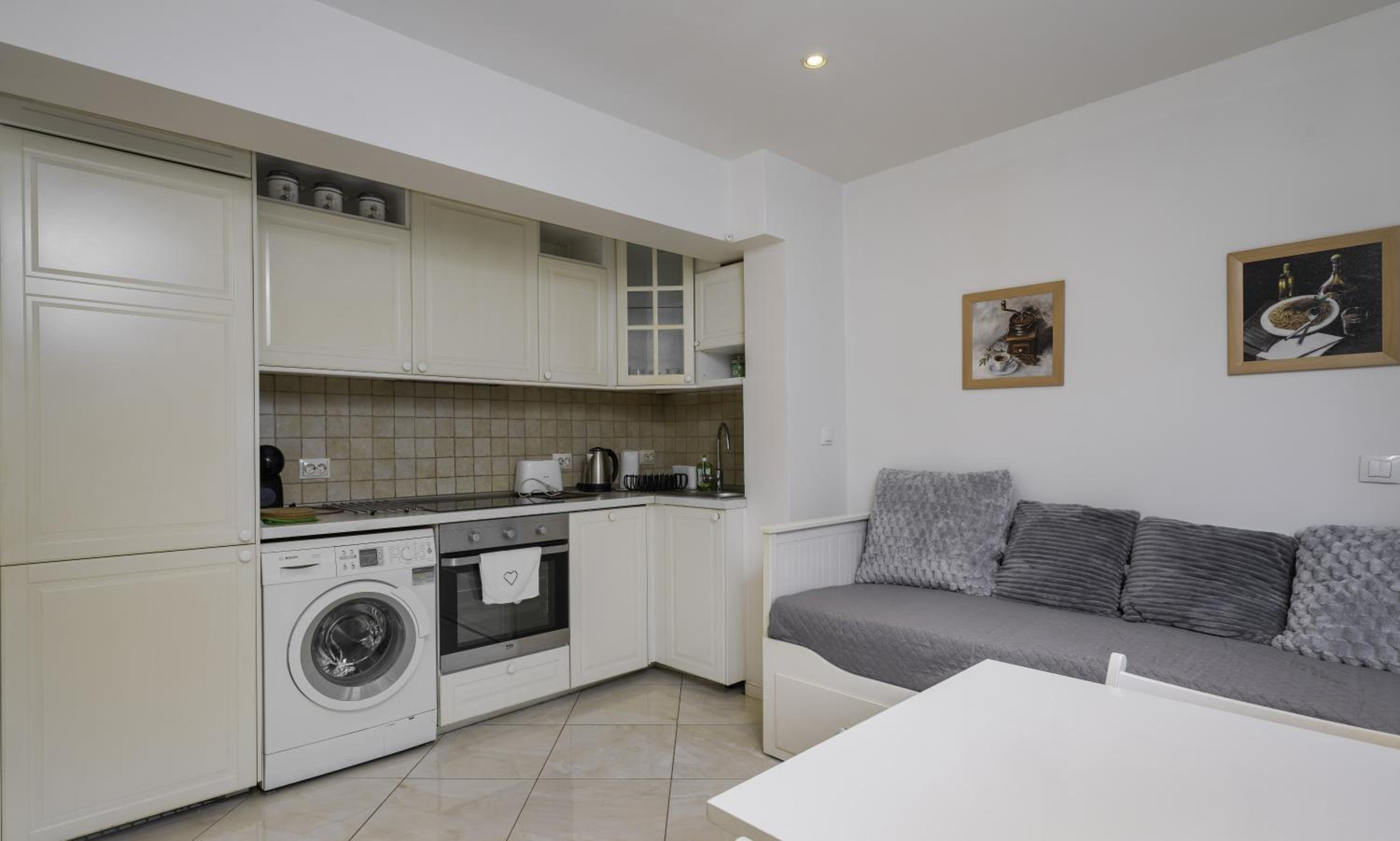 Bright & Cozy 1BD Apartment with Balcony close to South Park by Flat Mаnager