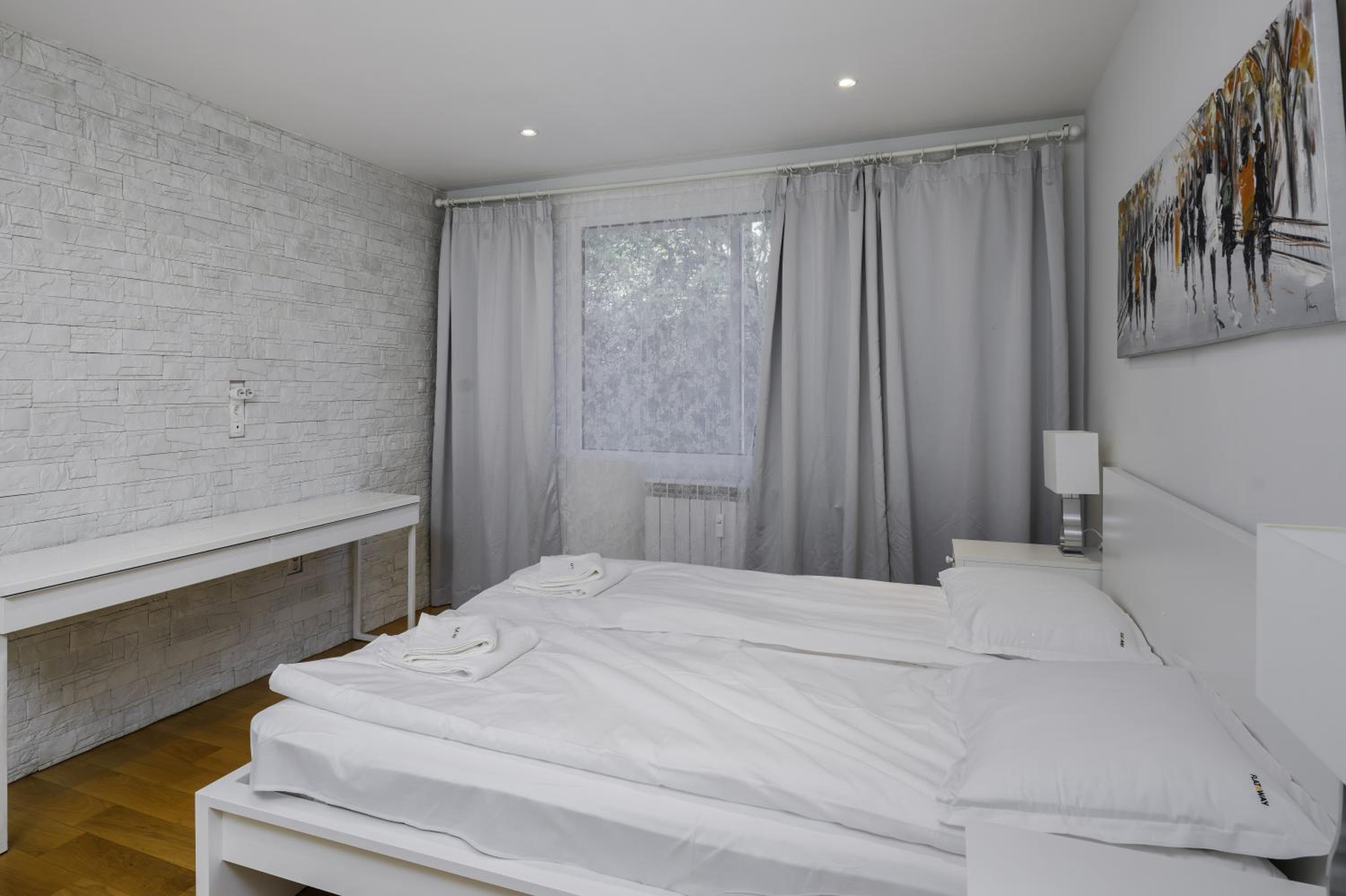 Bright & Cozy 1BD Apartment with Balcony close to South Park by Flat Mаnager