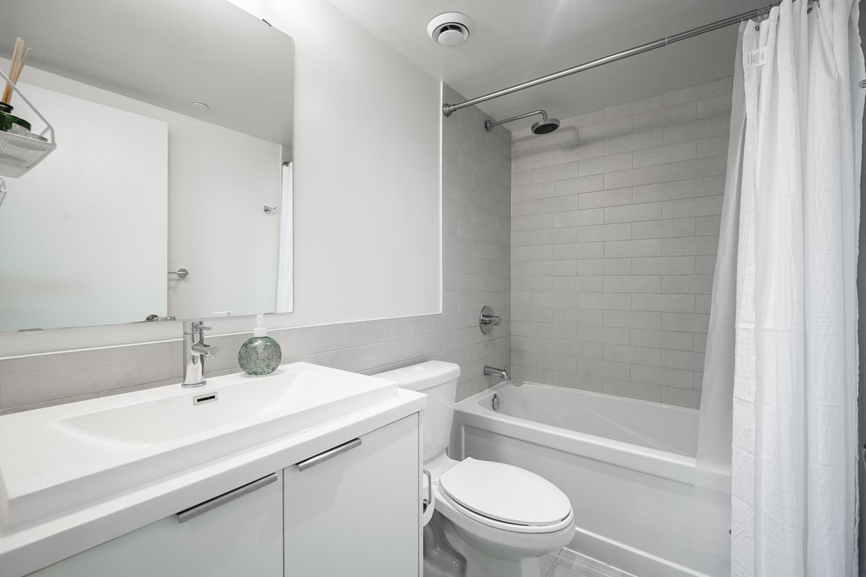 GLOBALSTAY Modern Sonic Way Condos