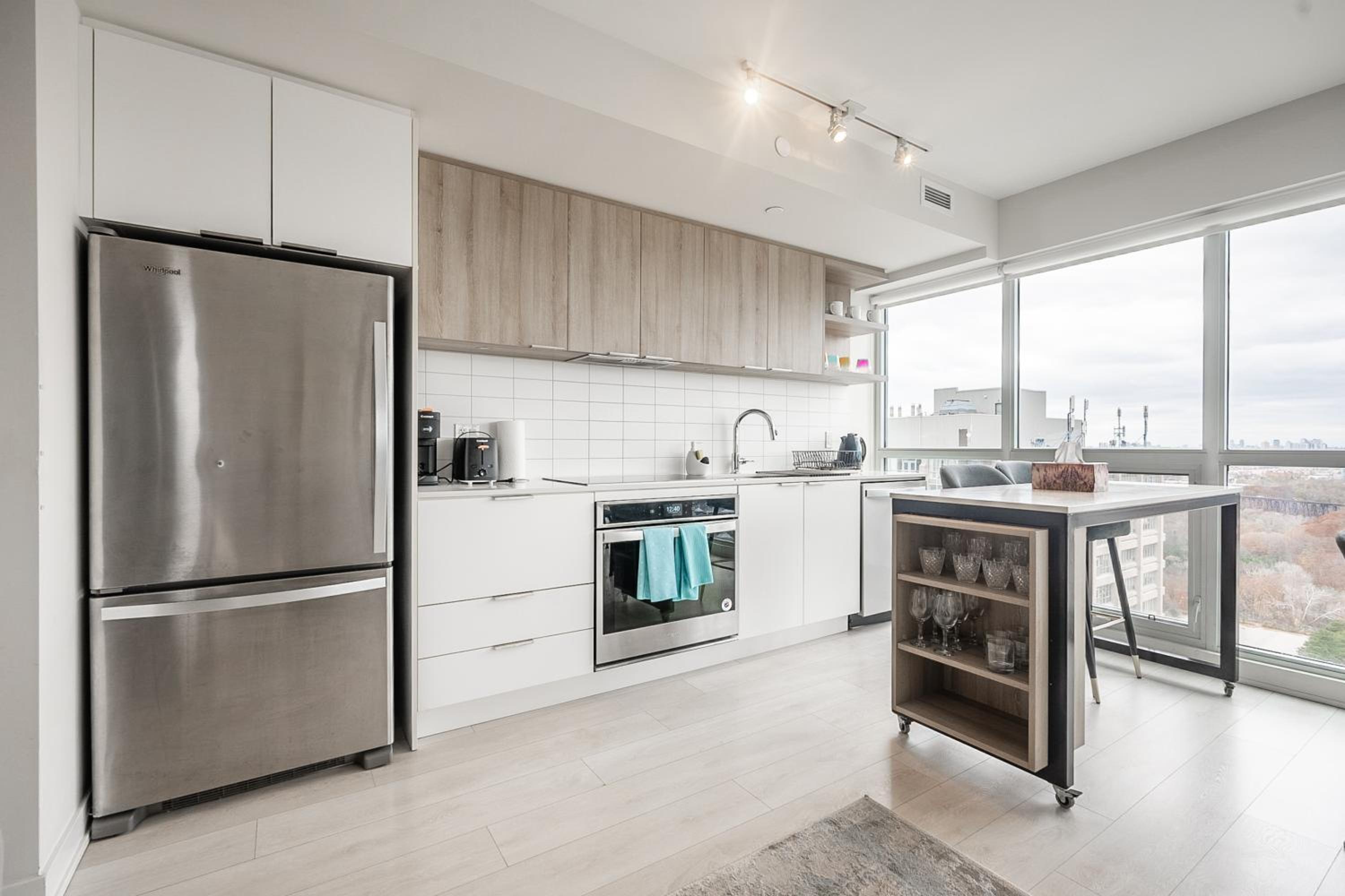 GLOBALSTAY Modern Sonic Way Condos