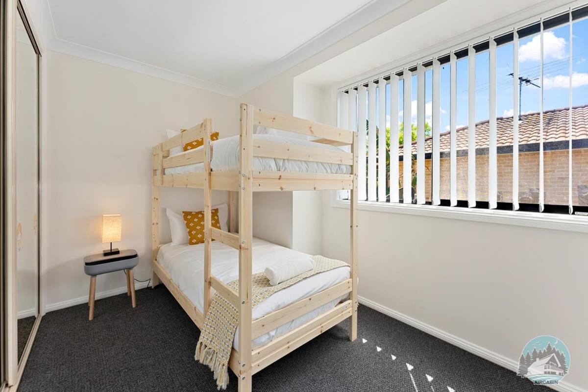 Comfort and Style 2-Bed Townhouse in Ingleburn
