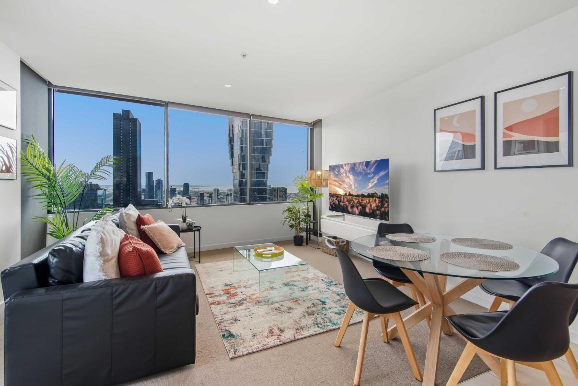 Pristine 2-Bed Central Apartment with City Views