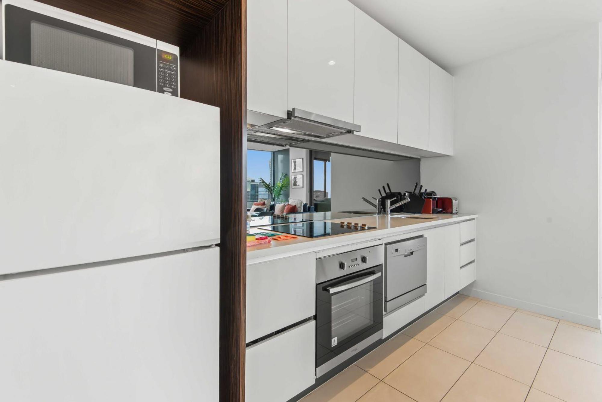 Pristine 2-Bed Central Apartment with City Views