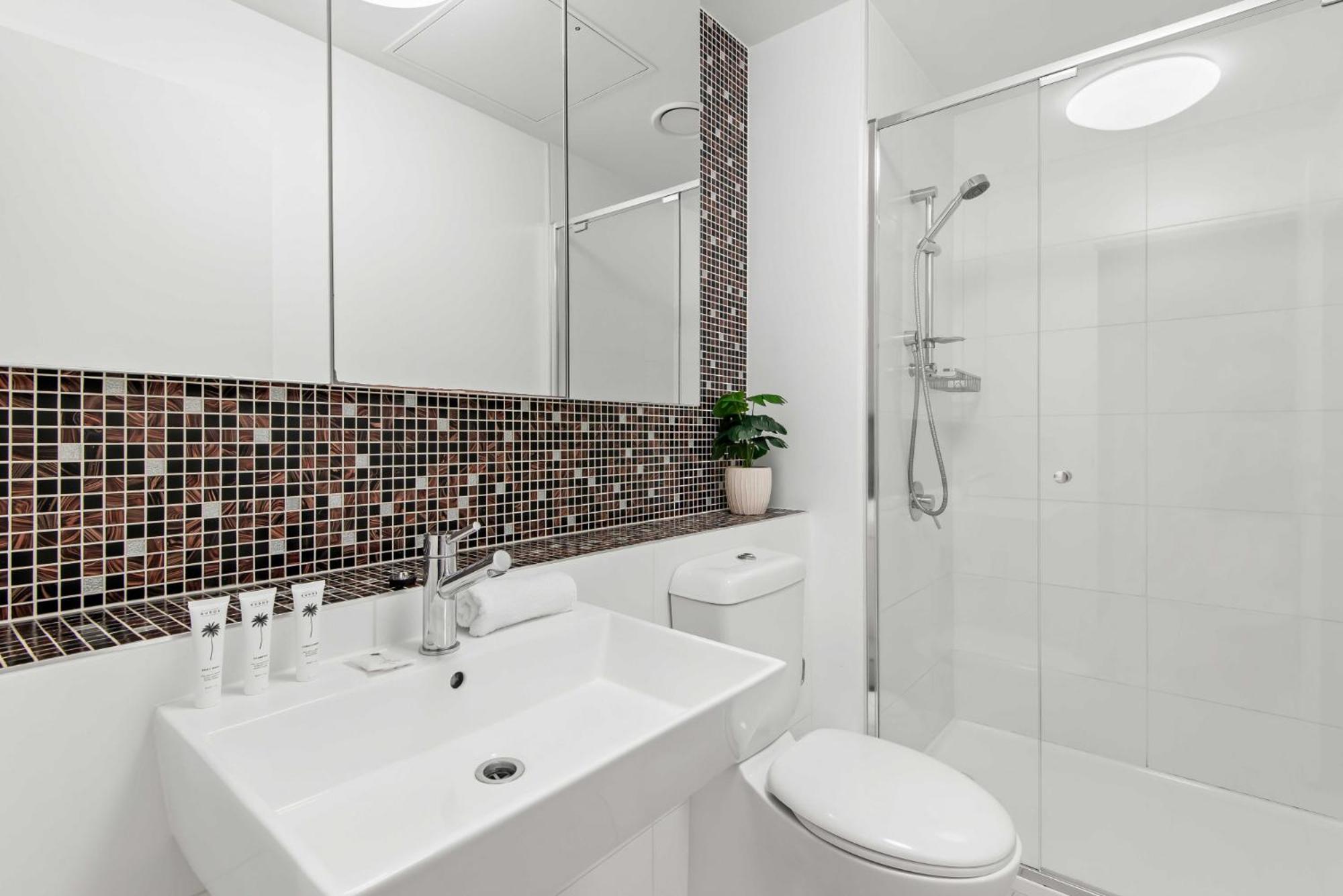 Pristine 2-Bed Central Apartment with City Views