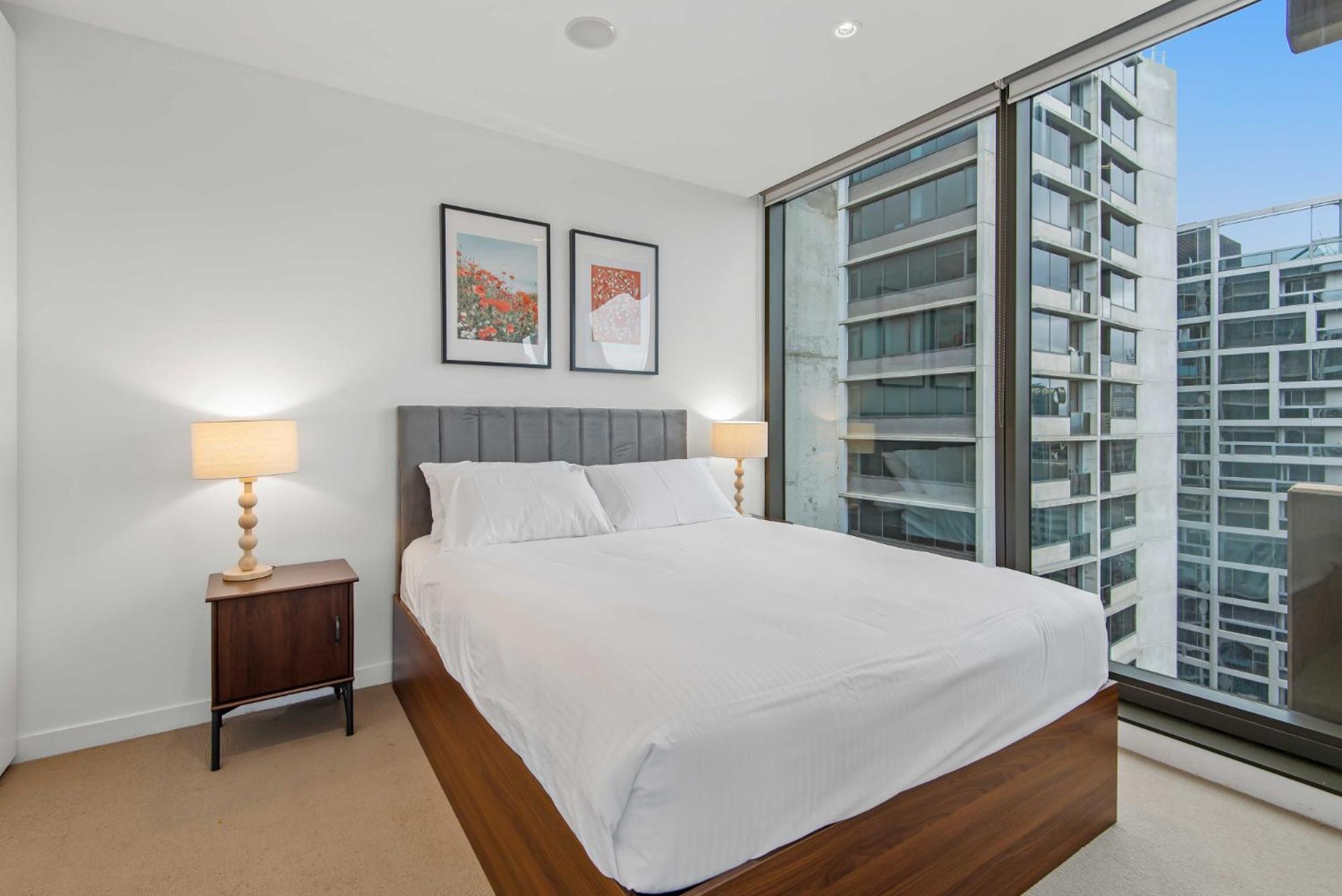 Pristine 2-Bed Central Apartment with City Views