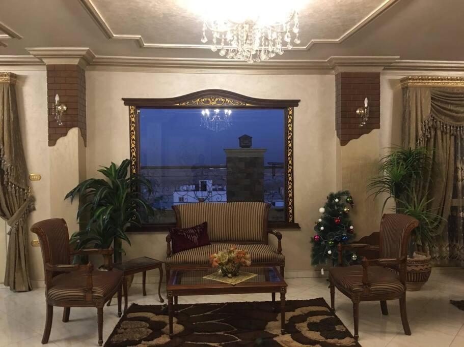 Royal Pyramids Palace Residence