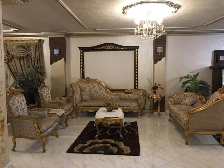 Royal Pyramids Palace Residence