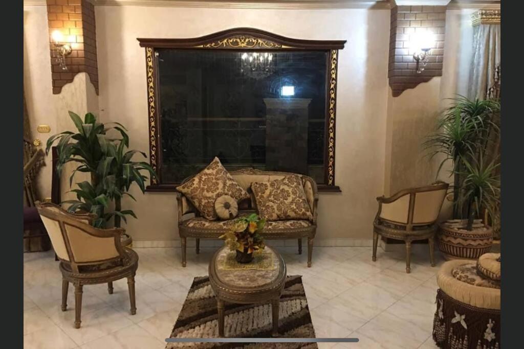 Royal Pyramids Palace Residence