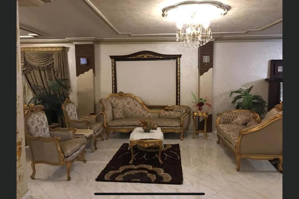 Royal Pyramids Palace Residence