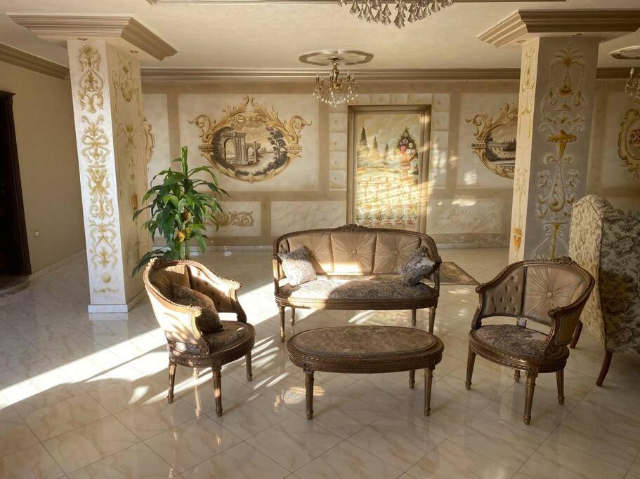 Royal Pyramids Palace Residence