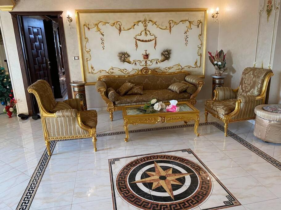 Royal Pyramids Palace Residence