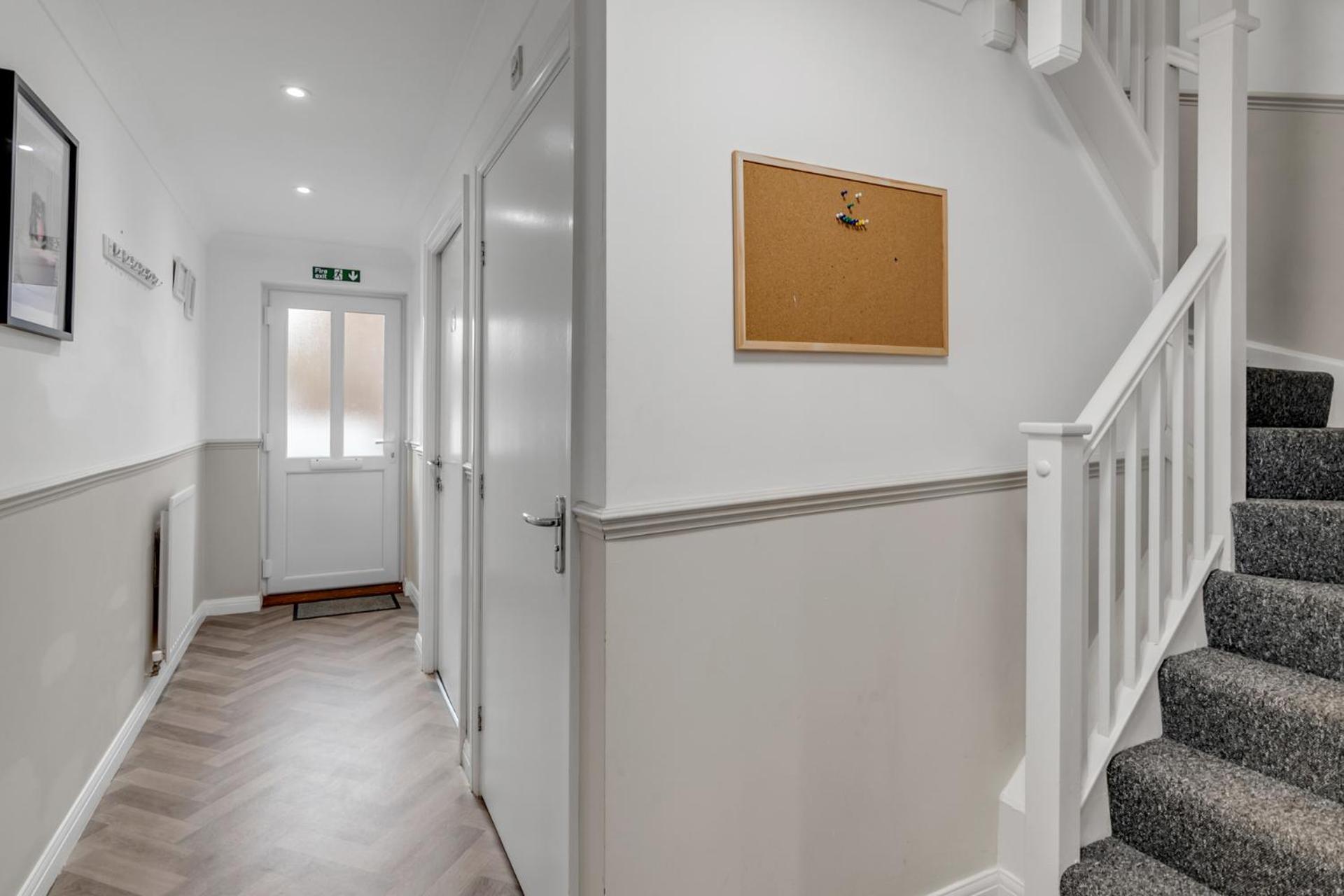 5br Cop Way For Workers Fast Wifi Free Parking view 3