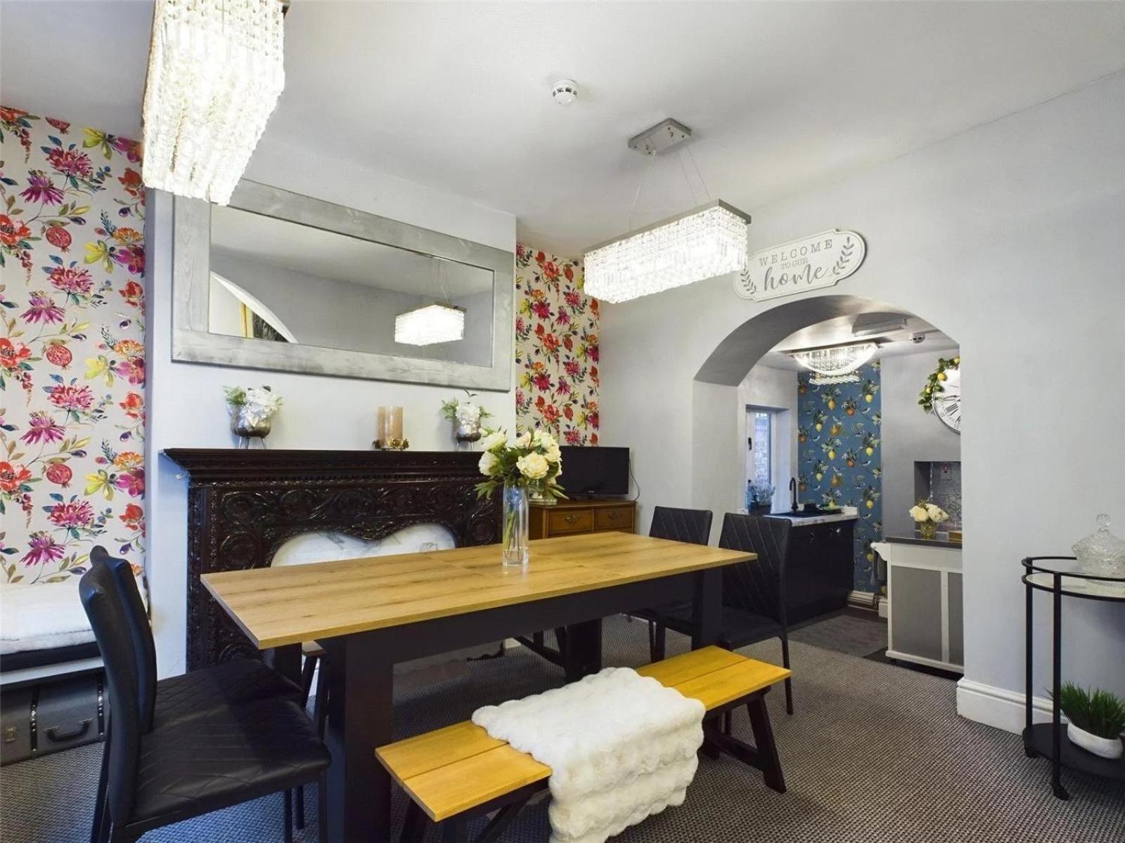 Montague House Town Centre sleeps up to 12 guests view 2