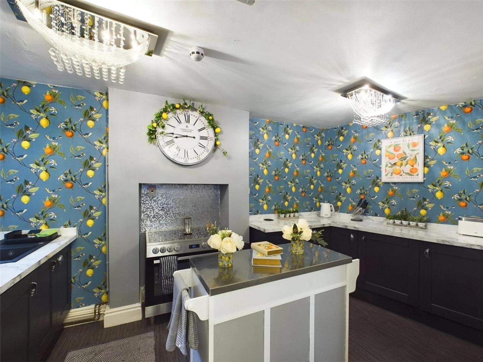 Montague House Town Centre sleeps up to 12 guests view 3