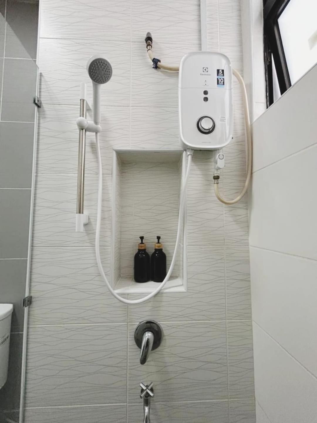 PLATINO, Huge Family 3BR Suite, Few steps to Paradigm Mall & Escape JB