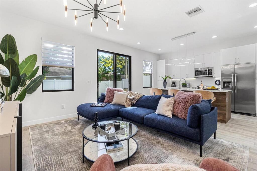 Tampa 3BR Near Stadium, Airport & Zoo view 2
