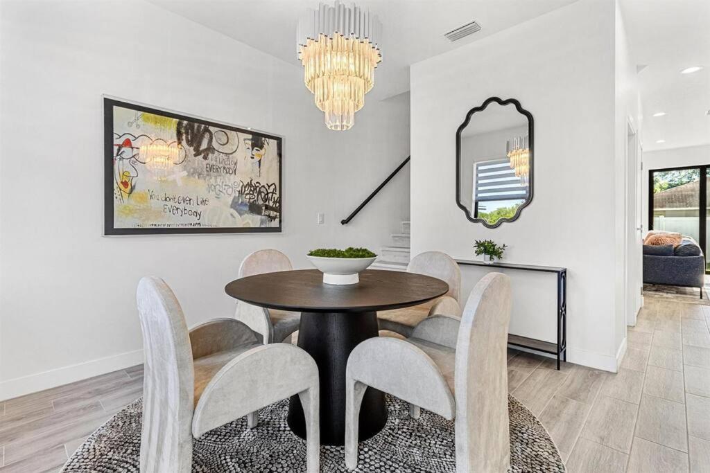 Tampa 3BR Near Stadium, Airport & Zoo view 3