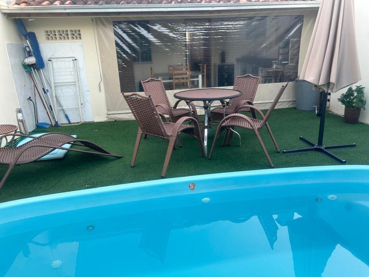 Geminado com piscina