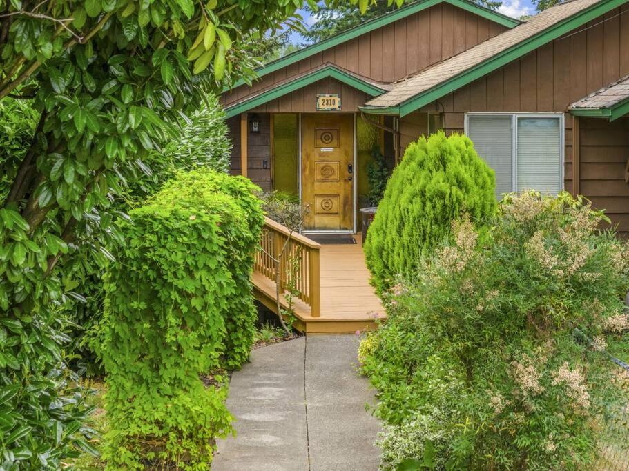 Cascadia Lounge 3bd with Sauna Central Olympia in Olympia, US