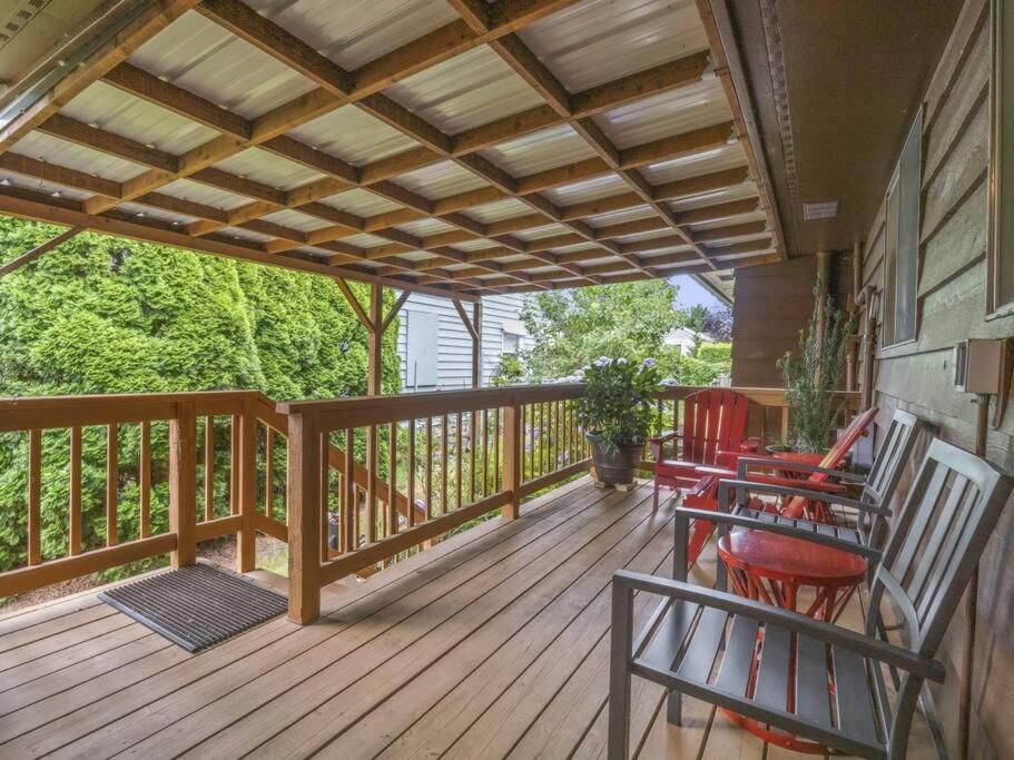 Cascadia Lounge 3bd with Sauna Central Olympia view 3