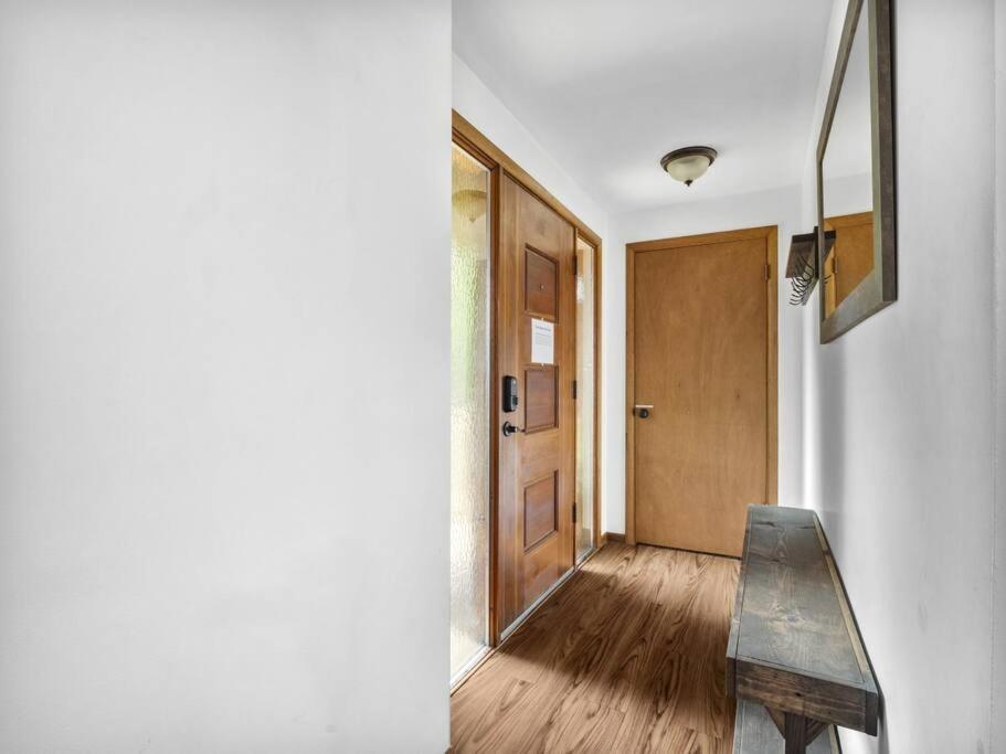 Cascadia Lounge 3bd with Sauna Central Olympia view 4