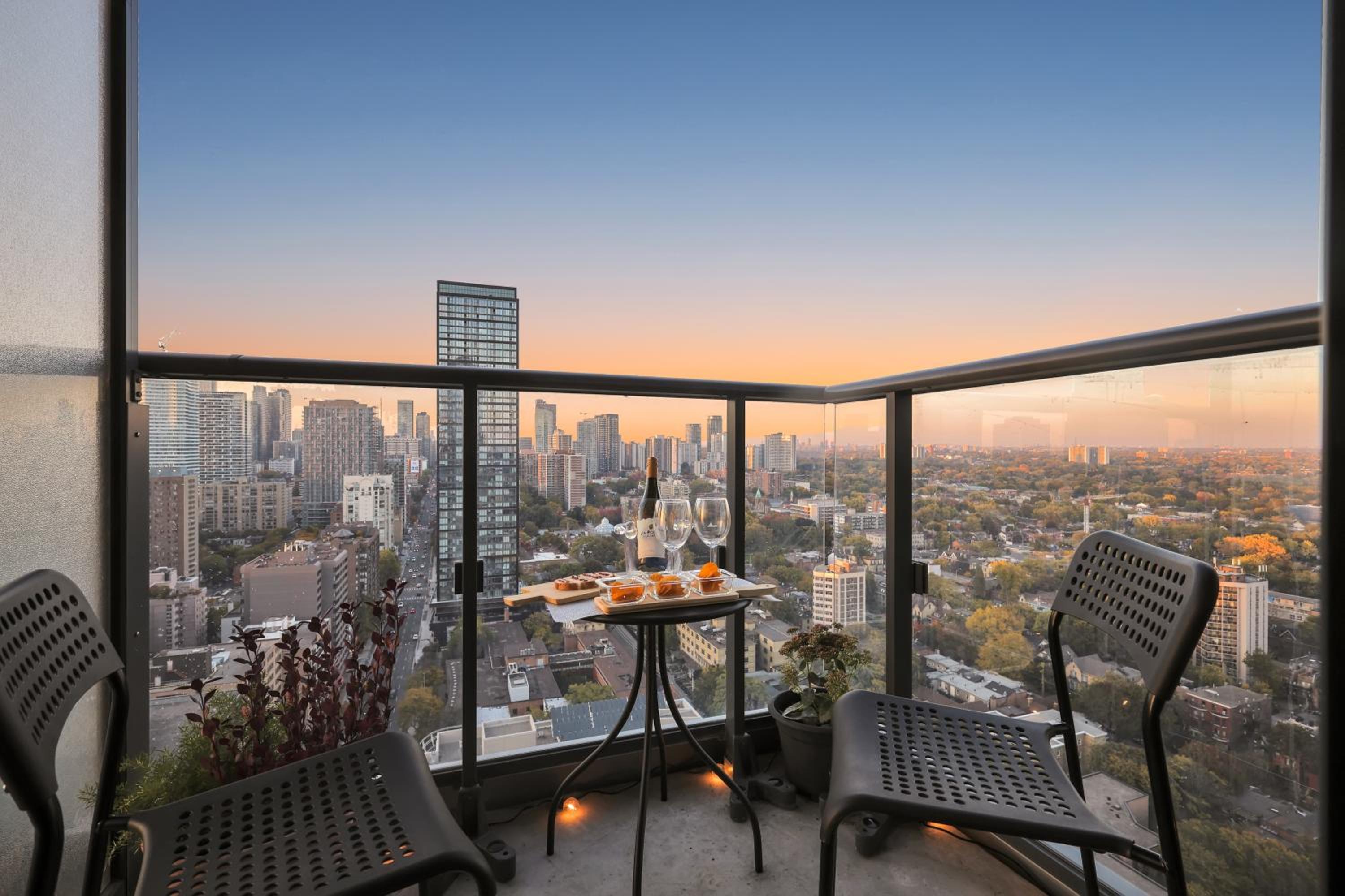 29th Floor Deluxe, Best View of Downtown Toronto