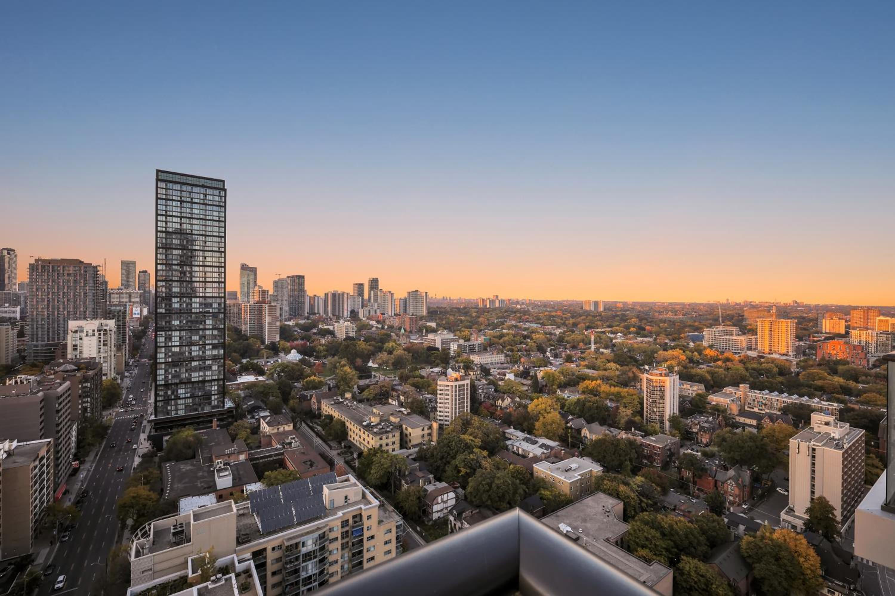 29th Floor Deluxe, Best View of Downtown Toronto