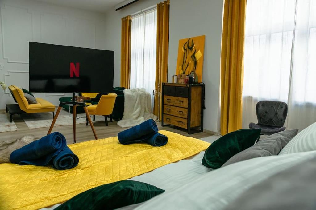 LUXURYLOFT - direct access to shopping street, U3 station, close to center